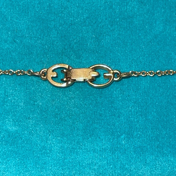 🌟Givenchy Gold Tone Heart and Crystal Pendant Necklace Approx. 16” 🌟 - Picture 3 of 5